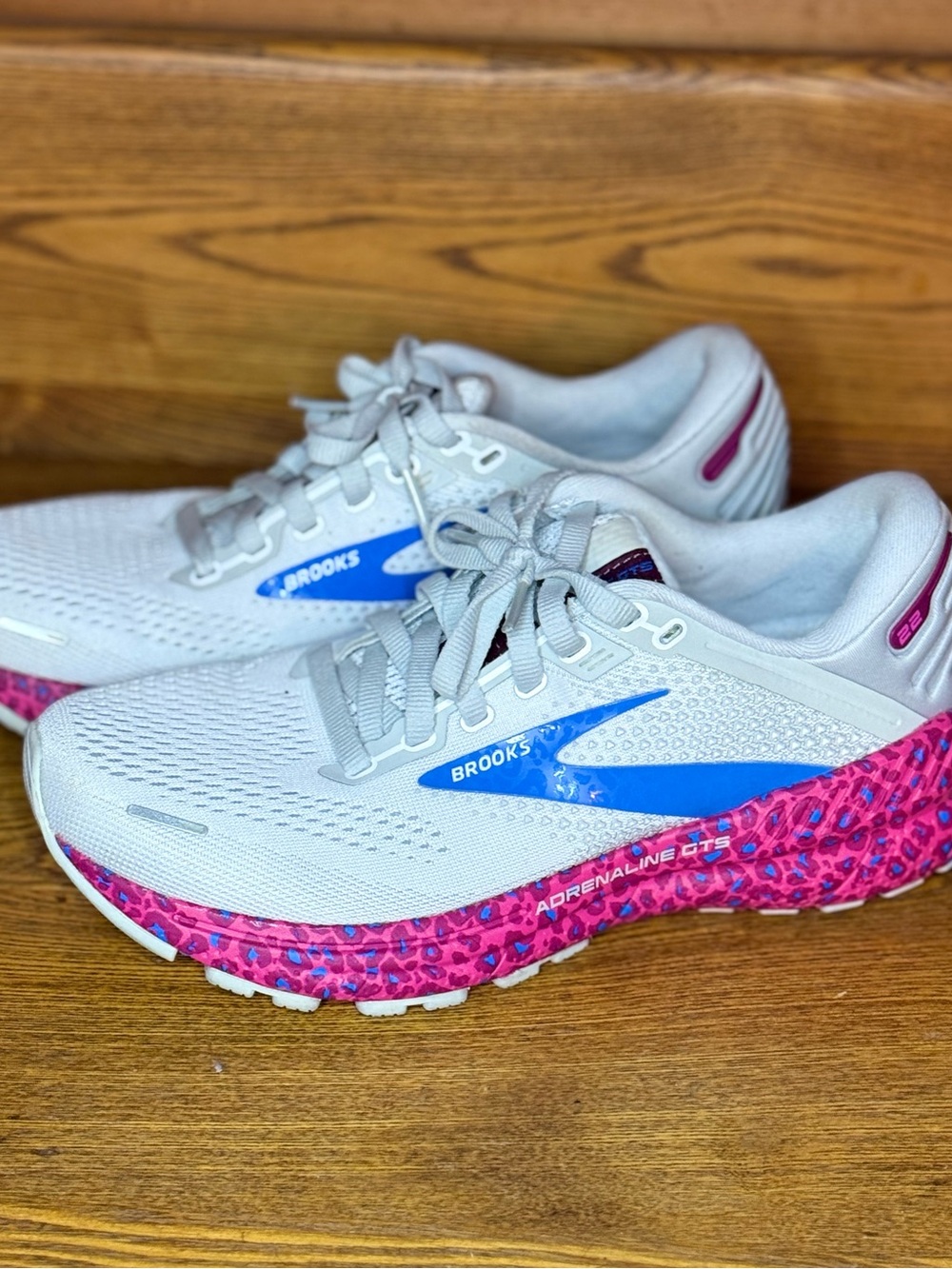 Brooks Women's Athletic Running Shoes in White with Blue and Pink